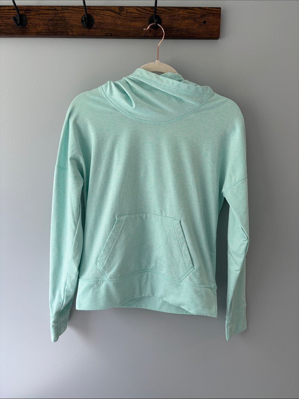 Women’s Mint Green Workout Hooded Pullover Top